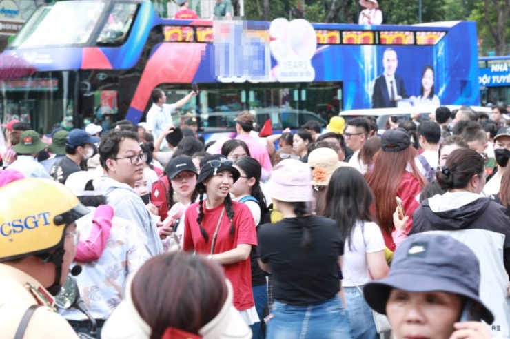 Người dân nên sử dụng phương tiện công cộng di chuyển trong những ngày lễ để tránh kẹt xe.