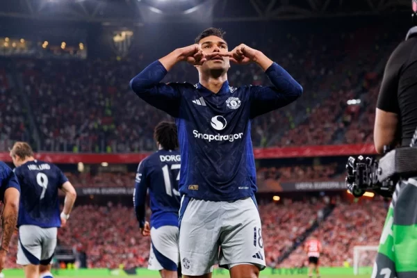 Casemiro sẽ được tăng lương bằng với Ronaldo trước đây nếu MU giành suất dự Champions League mùa tới