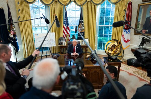Ông Trump cảnh báo áp thuế EU lên tới 50%