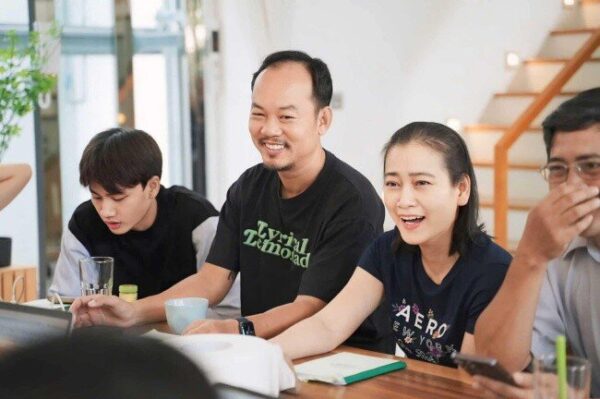 Sau những suất chiếu sớm, "Lật Mặt 8" nhanh chóng trở thành tâm điểm bàn luận trên mạng xã hội.