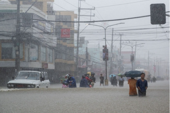 Bão Wipha vùi dập du lịch châu Á