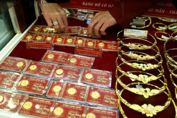 Giá vàng vẫn trên đỉnh cao và khan hiếm