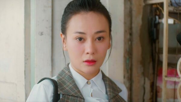 Diễn xuất và tạo hình của Phương Oanh bị nhận xét không phù hợp để đóng vai sinh viên.