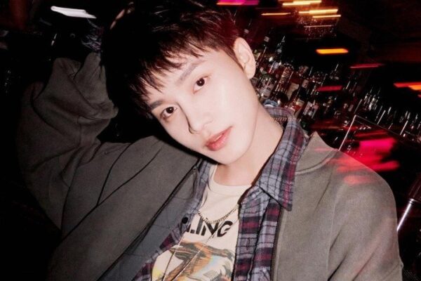 Taeil - cựu thành viên nhóm nhạc NCT che chắn kín mít, xuất hiện tại phiên tòa sơ thẩm ngày 18/6. Ảnh: Naver.