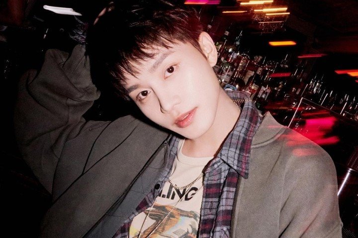 Taeil - cựu thành viên nhóm nhạc NCT che chắn kín mít, xuất hiện tại phiên tòa sơ thẩm ngày 18/6. Ảnh: Naver.