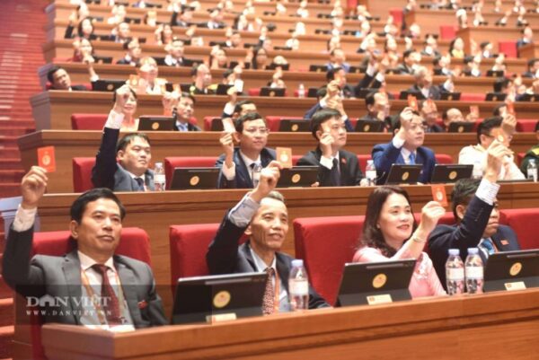 Đại hội XIV đã biểu quyết tán thành, nhất trí cao thông qua Báo cáo thẩm tra tư cách đại biểu Đại hội XIV của Đảng do Ban Thẩm tra tư cách đại biểu trình