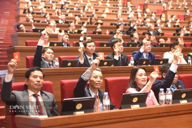 Đại hội XIV đã biểu quyết tán thành, nhất trí cao thông qua Báo cáo thẩm tra tư cách đại biểu Đại hội XIV của Đảng do Ban Thẩm tra tư cách đại biểu trình